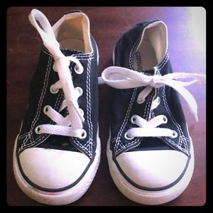 Converse size 9- black and white